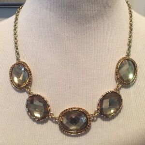 Vintage looking necklace w gold stones